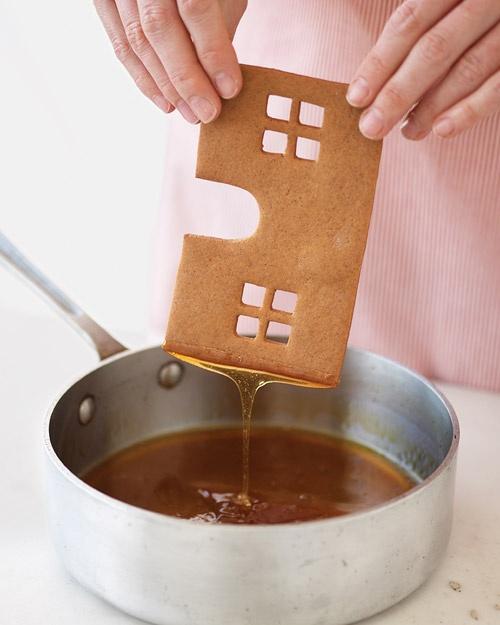 How to put a gingerbread house together that is easy & stays!