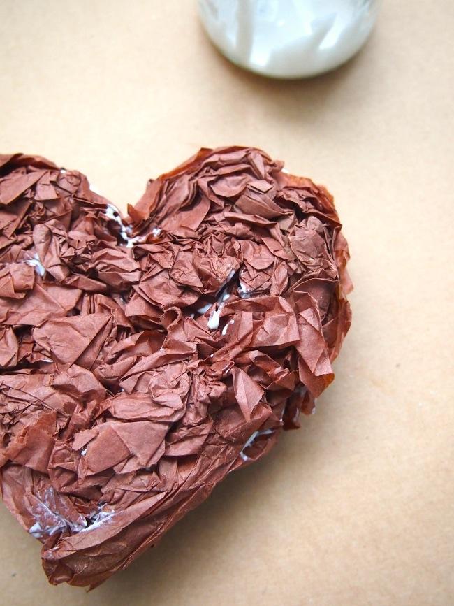 DIY: un porta alianzas con forma de corazón