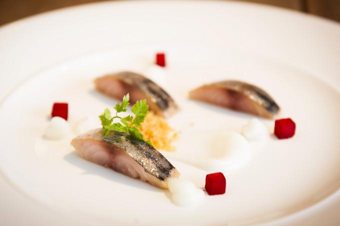 Caballa Ahumada Coliflor jalea de manzana y pure de limon y remolacha1 680x452 Restaurante Santceloni #cenablogueros2014