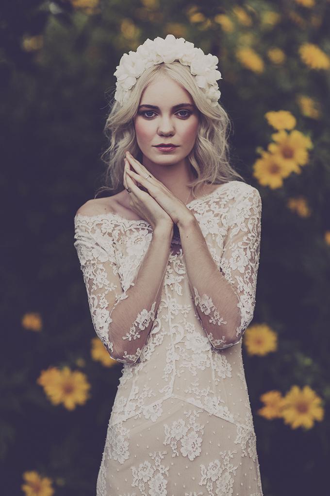 Flores blancas en el pelo-01