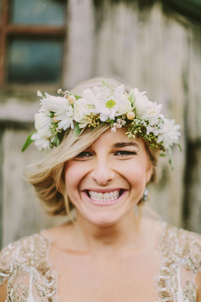 Flores blancas en el pelo-03