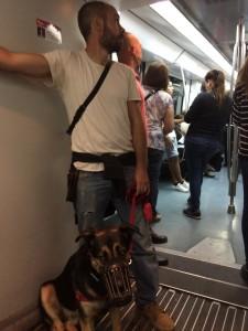 cahorro dentro del metro