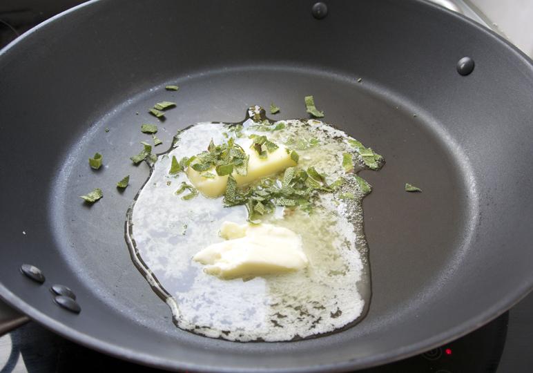 Ravioli Salvia y Mantequilla - Pasta por Pasta