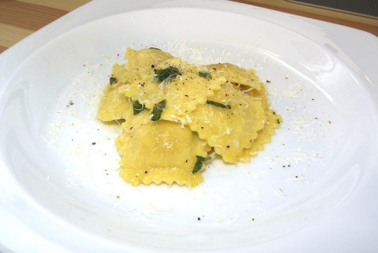 Ravioli Salvia y Mantequilla - Pasta por Pasta