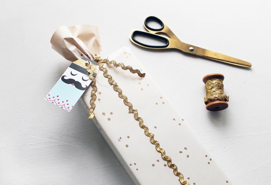 Papel de regalo navideño creado por The Visual Corner