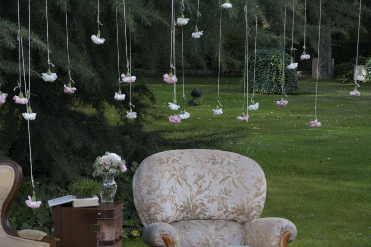 Colores-de-boda-photobooth-sillones-claveles-laura-y-raul_0143