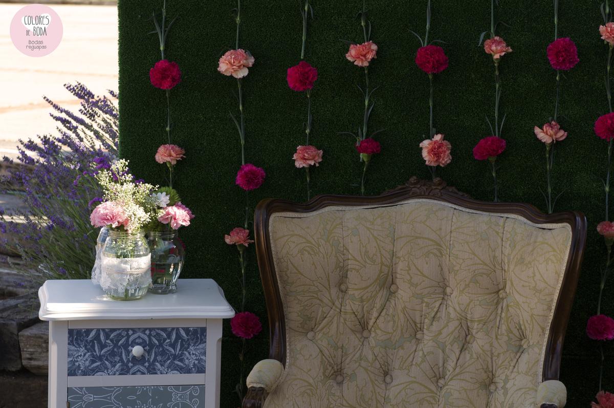 colores-de-boda-photobooth-cesped-claveles
