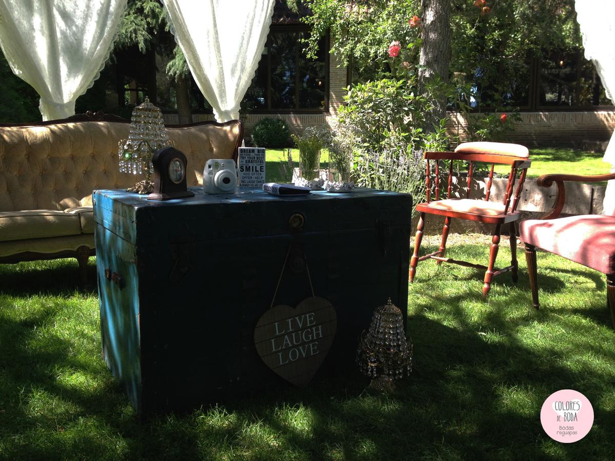 colores-de-boda-photobooth-butacas-vintage-chiara-manuel