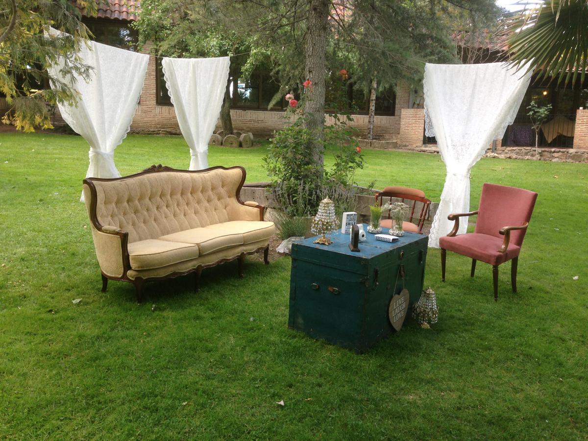 colores-de-boda-photobooth-butacas-cortinas-chiara