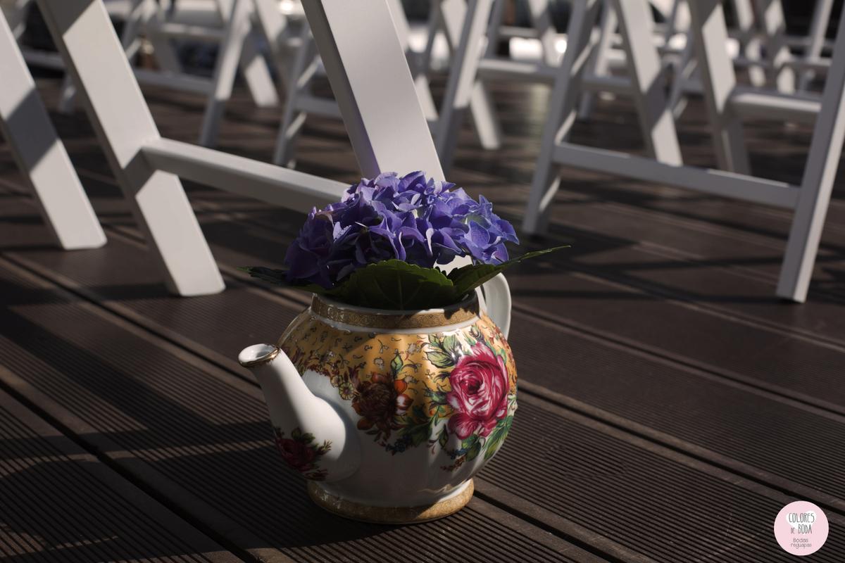 colores-de-boda-pasillo-nupcial-teteras-hortensias-mara