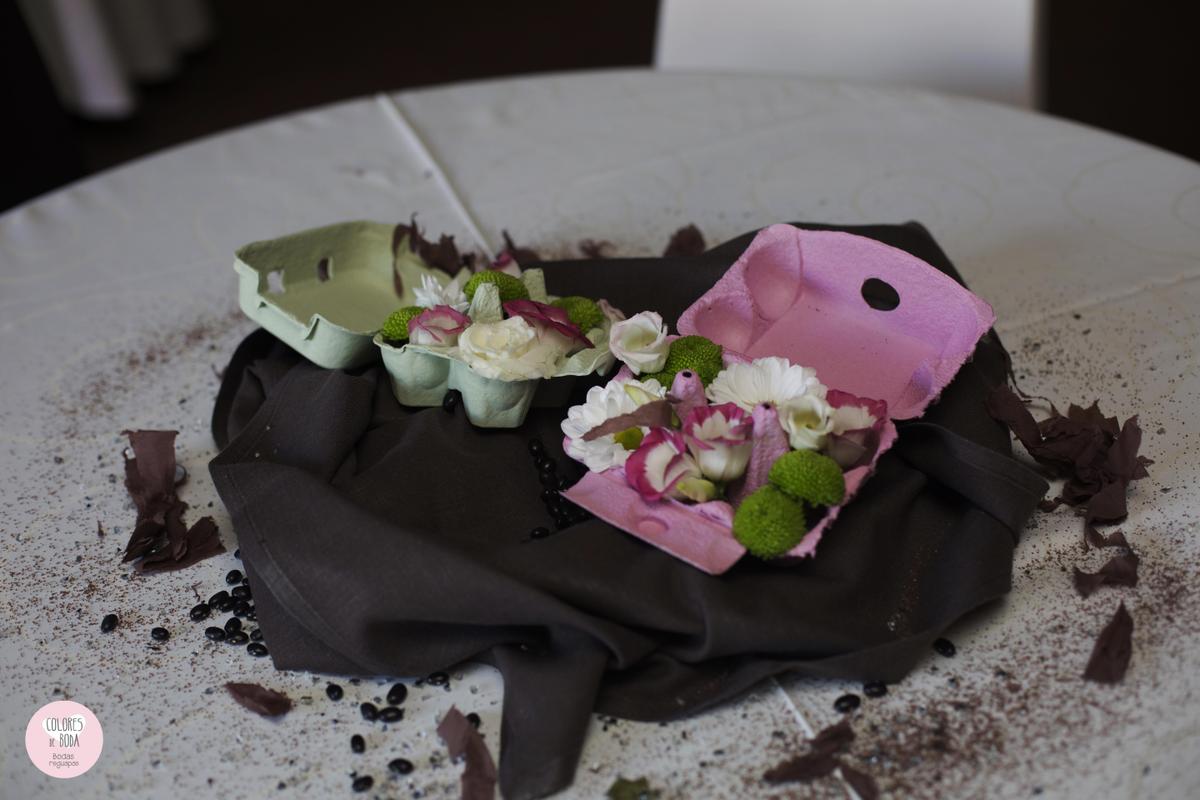 colores-de-boda-centros-de-mesa-hueveras-flores-mara