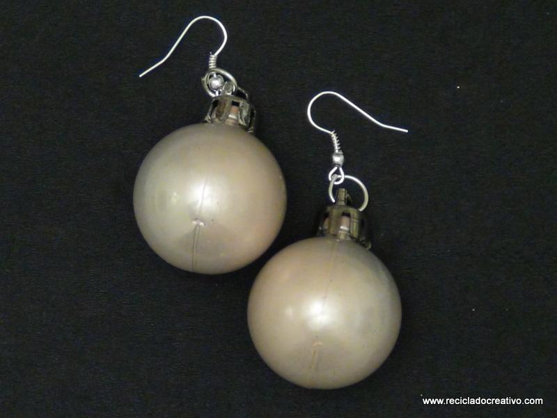 Bisutería reutilizando decoraciones navideñas. Pendientes, colgantes, collares y llaveros