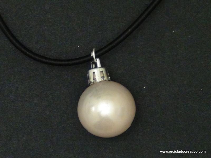 Bisutería reutilizando decoraciones navideñas. Pendientes, colgantes, collares y llaveros