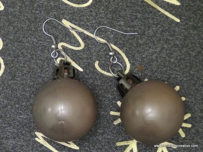 Bisutería reutilizando decoraciones navideñas. Pendientes, colgantes, collares y llaveros