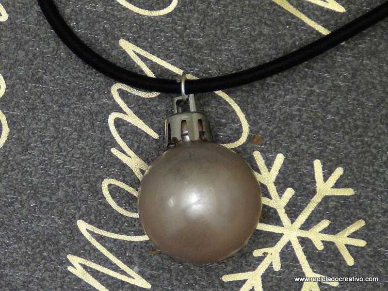 Bisutería reutilizando decoraciones navideñas. Pendientes, colgantes, collares y llaveros