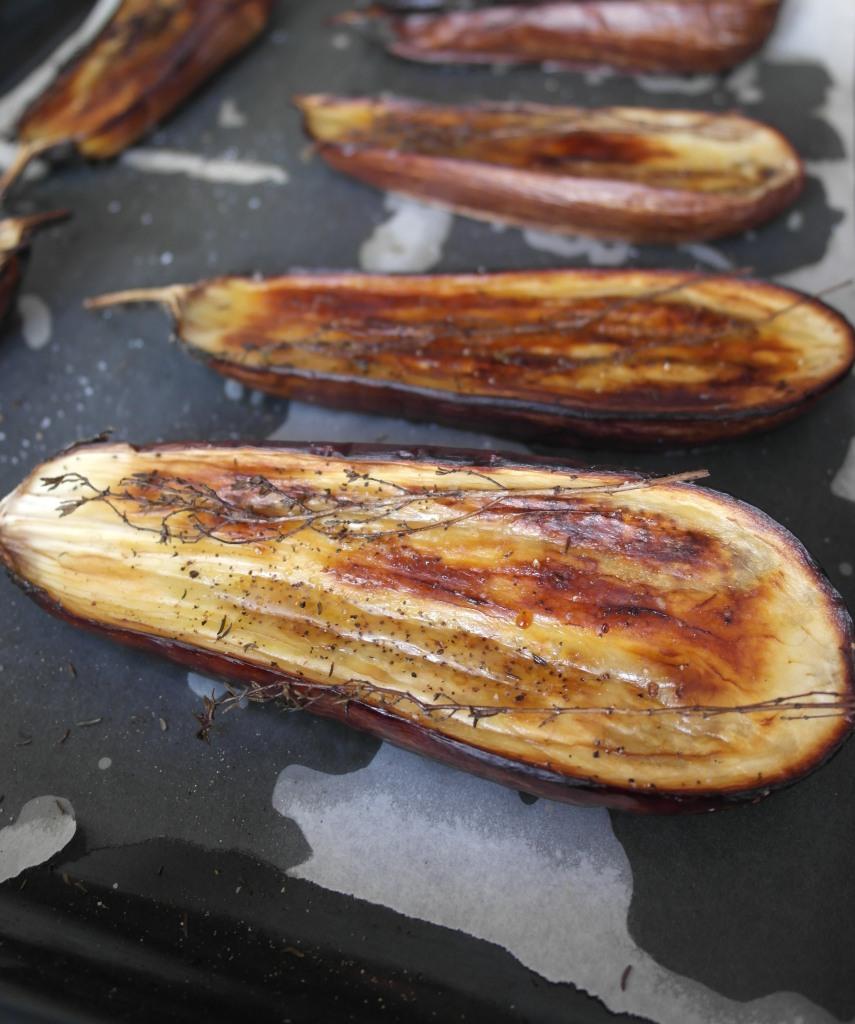Berenjenas con queso feta y granada