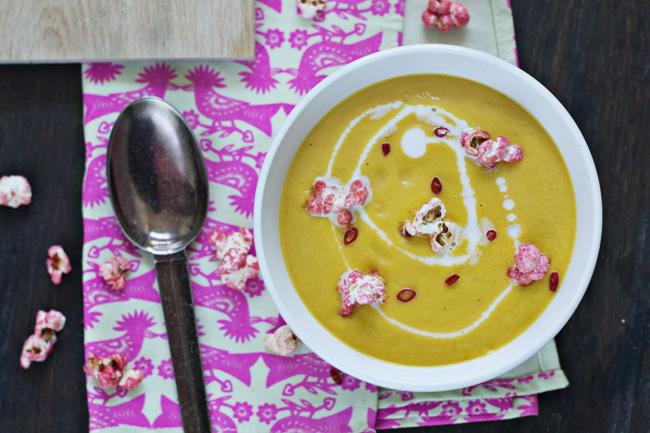 crema de calabaza asada al curry Crema de calabaza asada con coco y palomitas