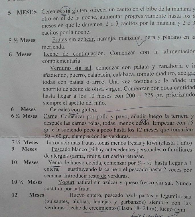 Cereales, fruta y verduras y la tabla bien pegada a la nevera para seguir unas instrucciones tan estrictas y conseguir que al año YA coma huevo