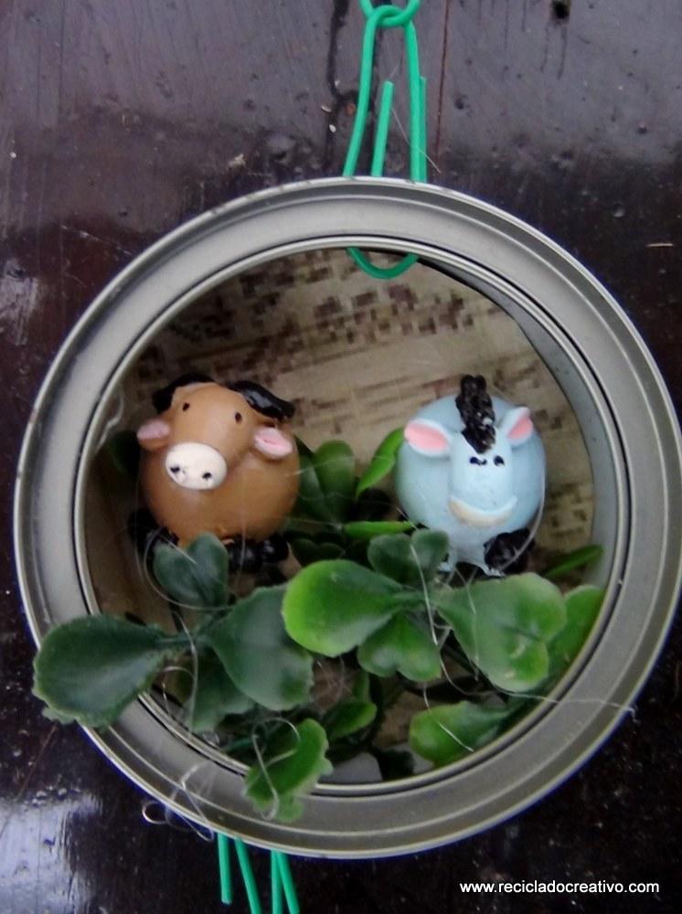 Belén Navideño en latas de atún recicladas (38)