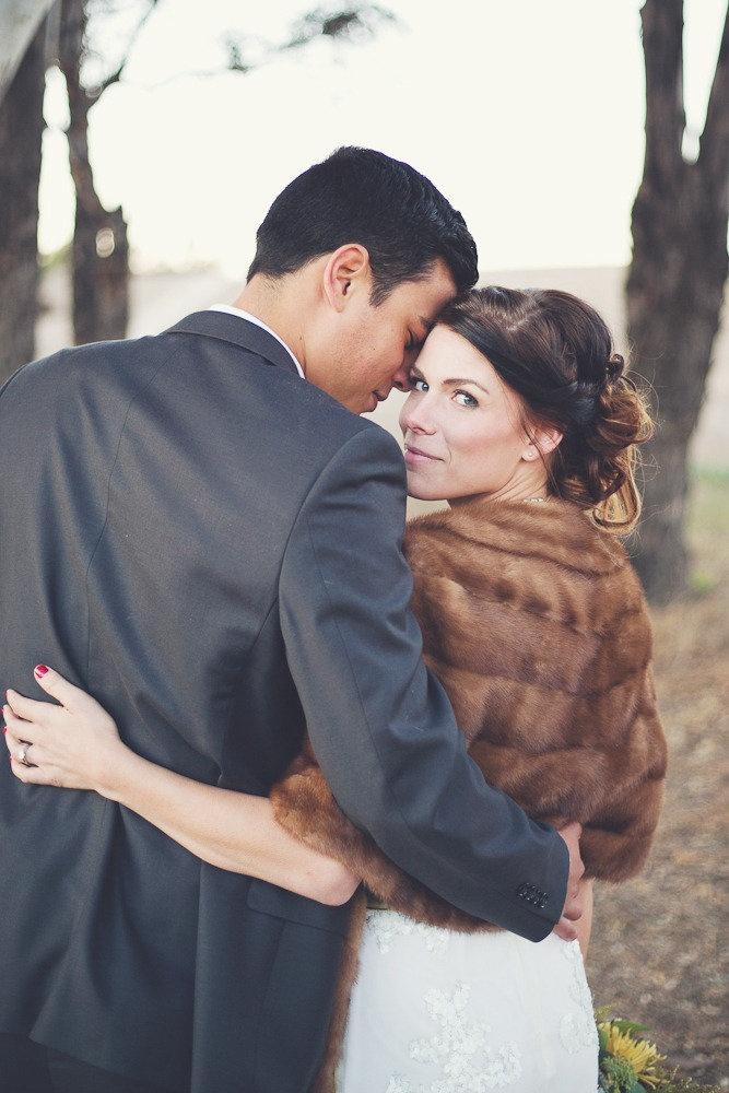 Novia con bolero de piel