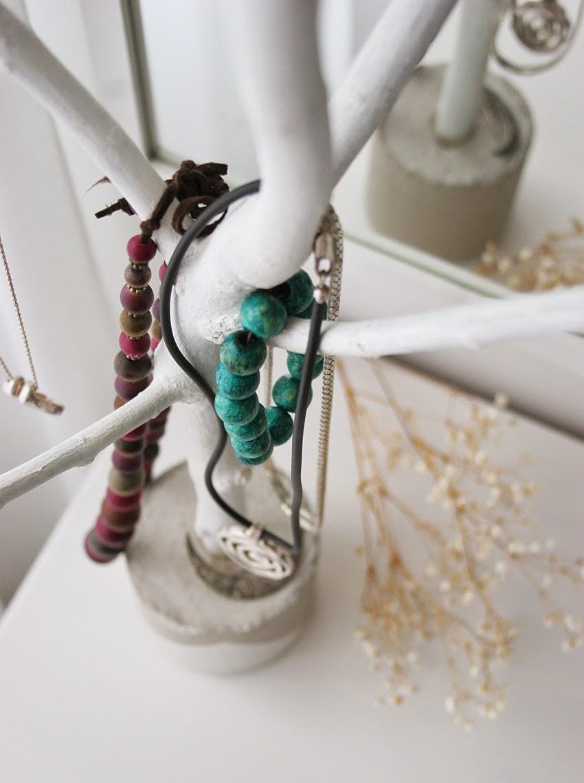 Diy joyero con rama de árbol y cemento5