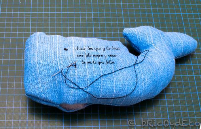 regalos-diy-para-navidad-ballena-tela-paso7