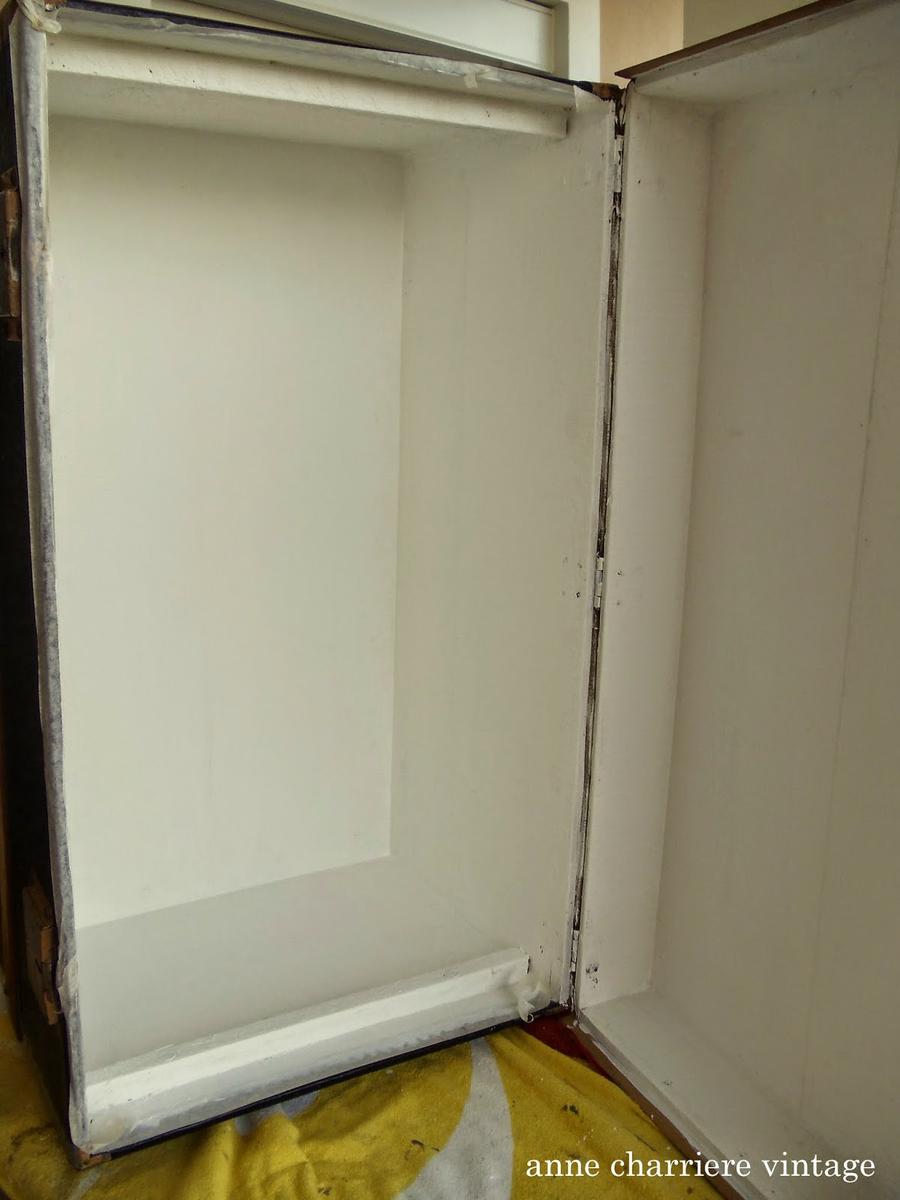 anne charriere, forrar baúl, line old trunk, habiller vieille malle, 