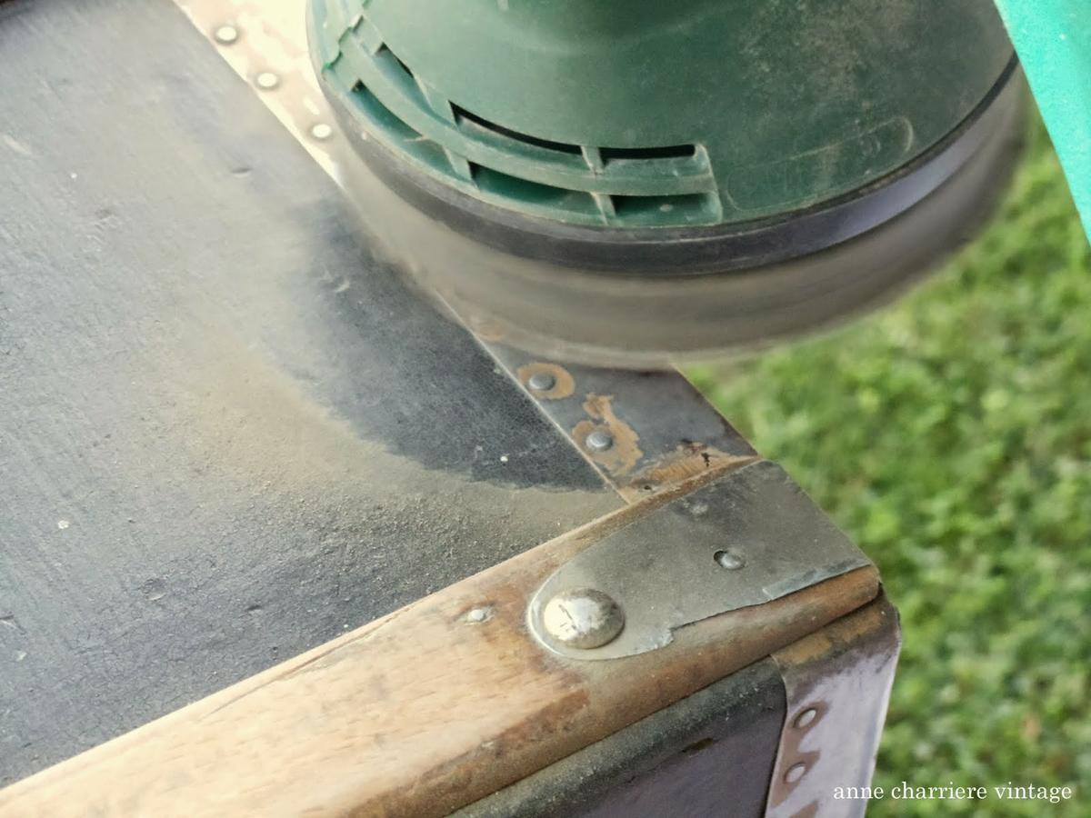 anne charriere, forrar baúl, line old trunk, habiller vieille malle, 