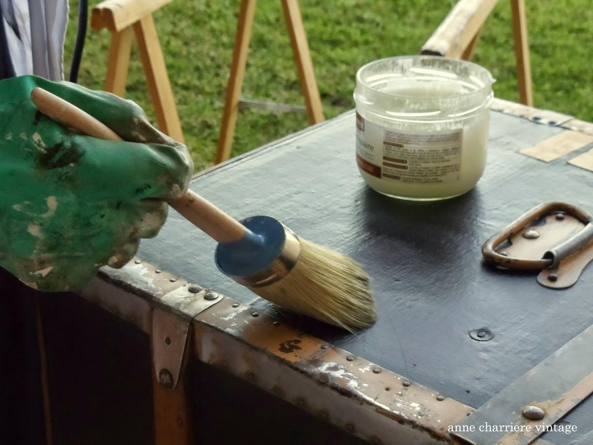 anne charriere, forrar baúl, line old trunk, habiller vieille malle, 