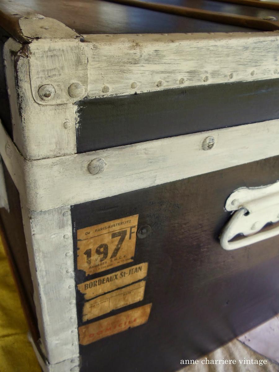anne charriere, forrar baúl, line old trunk, habiller vieille malle, 
