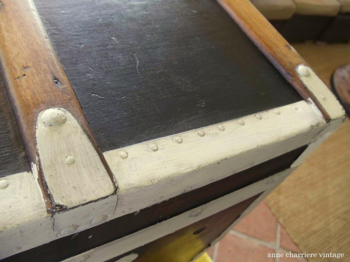 anne charriere, forrar baúl, line old trunk, habiller vieille malle, 