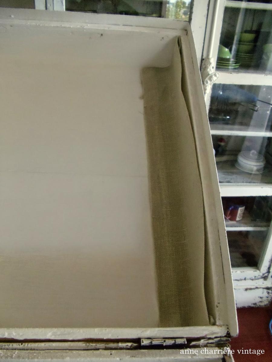 anne charriere, forrar baúl, line old trunk, habiller vieille malle, 