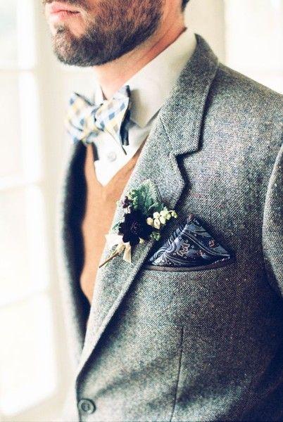 novio con traje de tweed con chaleco