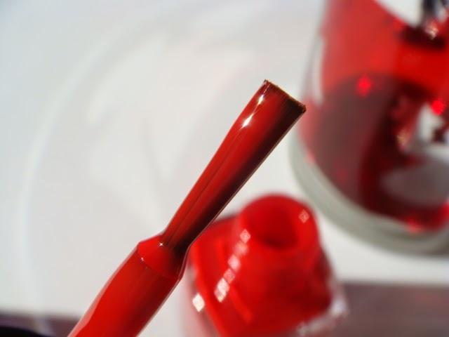 Esmalte laca de uñas 28 Bombshell Lola Make up