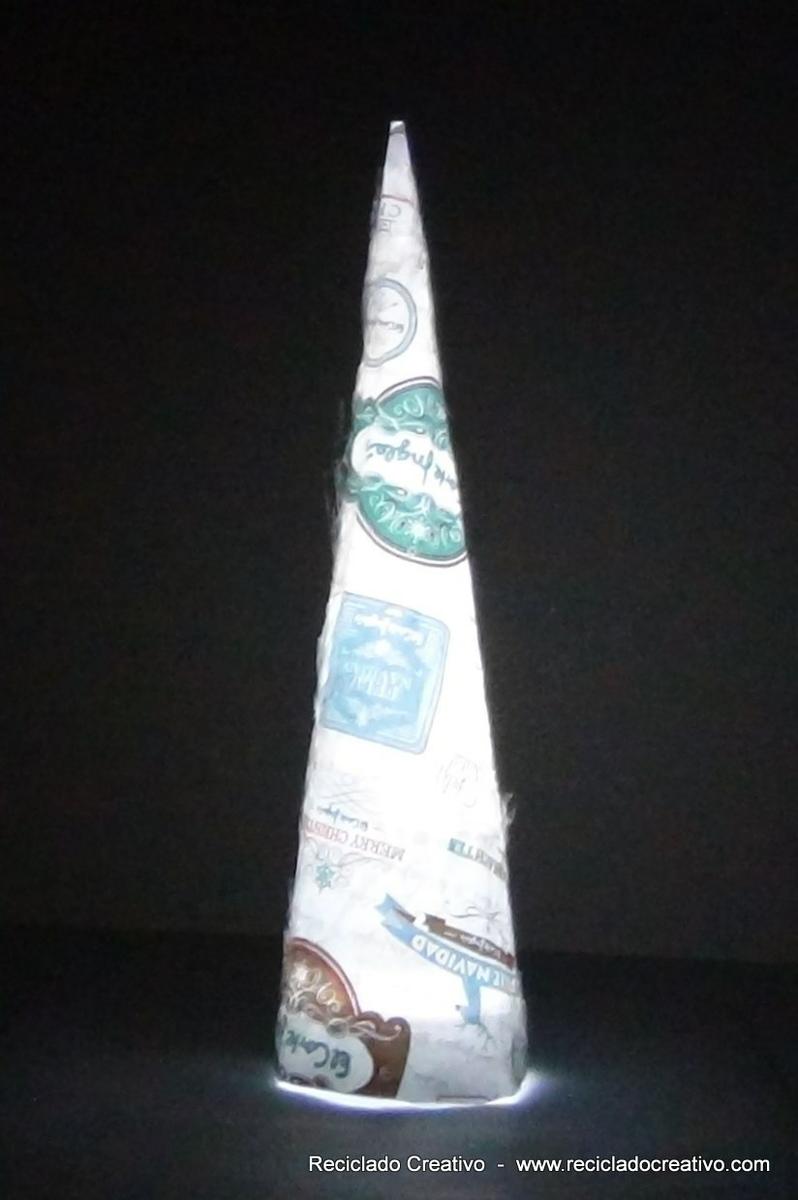 Árbol de Navidad reciclando bolsas de plástico