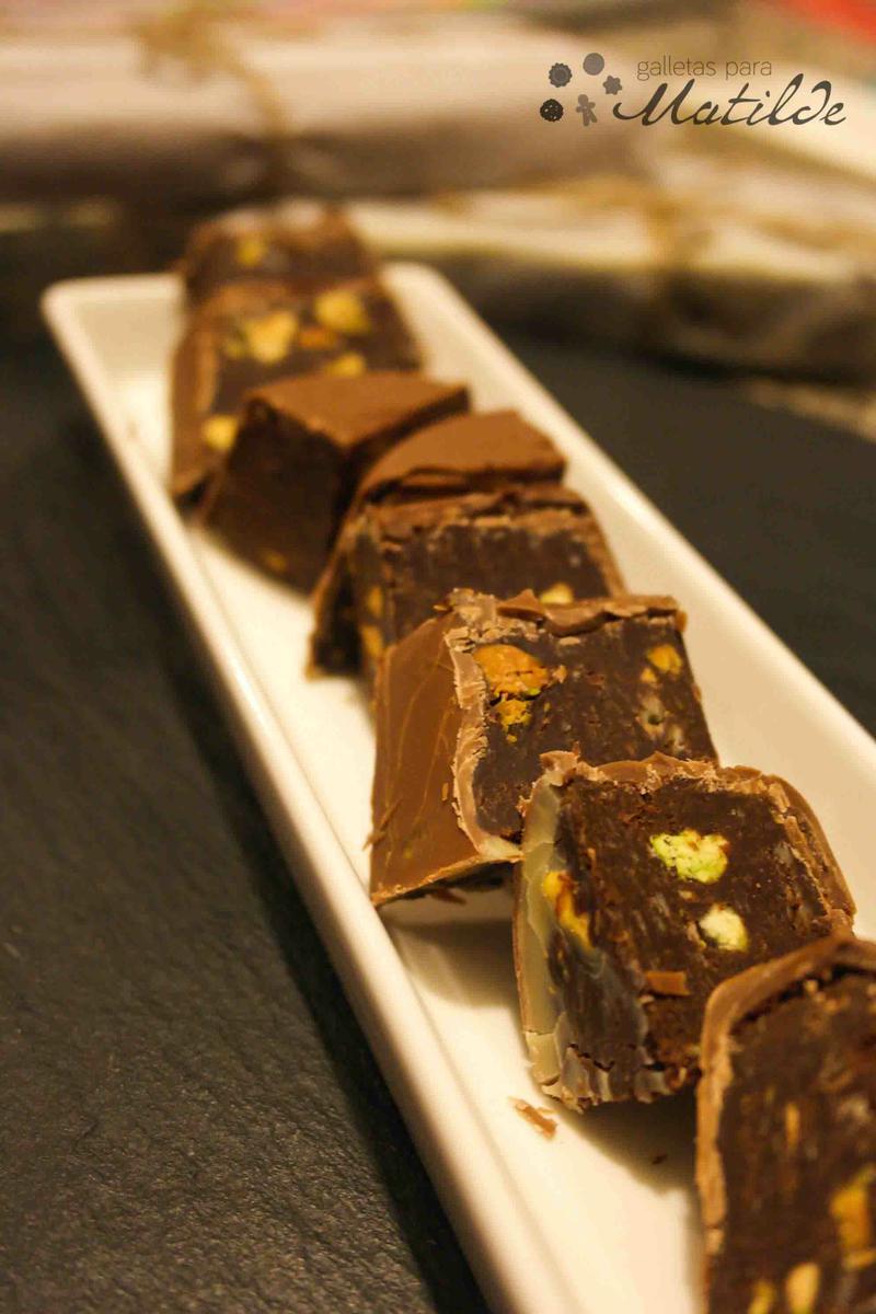 Turrón de trufa con pistachos