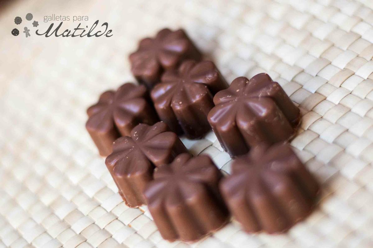 Bombones de chocolate con leche y praliné