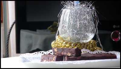 Turrón de chocolate trufado final 001 Turrón de chocolate trufado con almendras