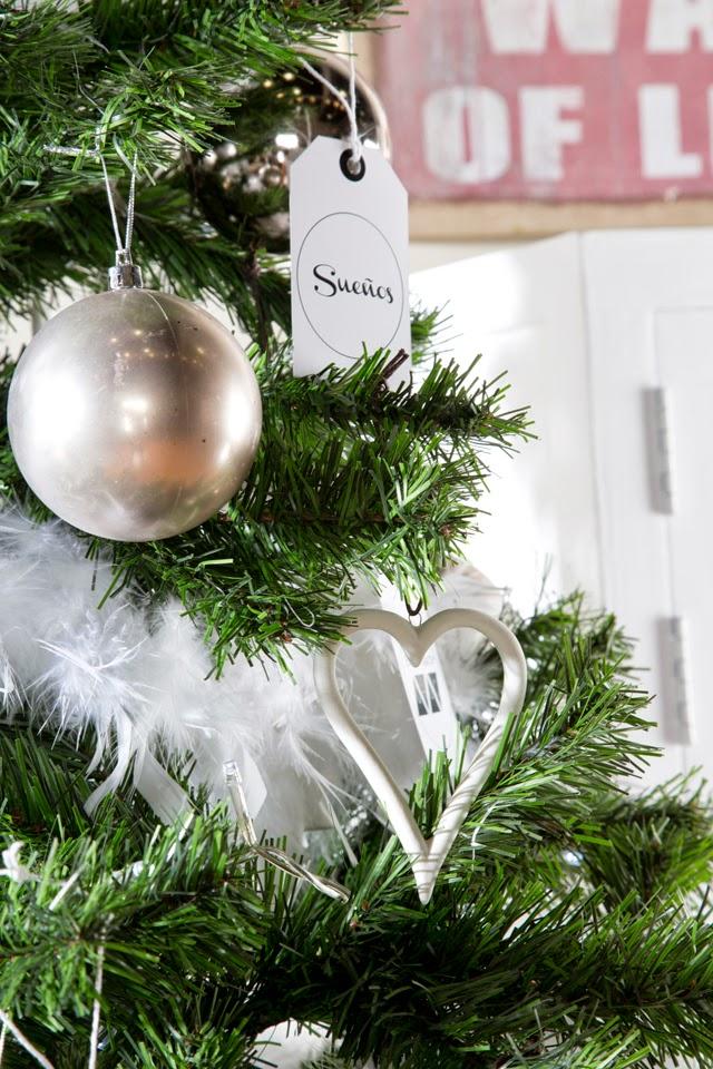 diy-un-arbol-de-navidad-de-estilo-nordico-etiquetas-personalizables