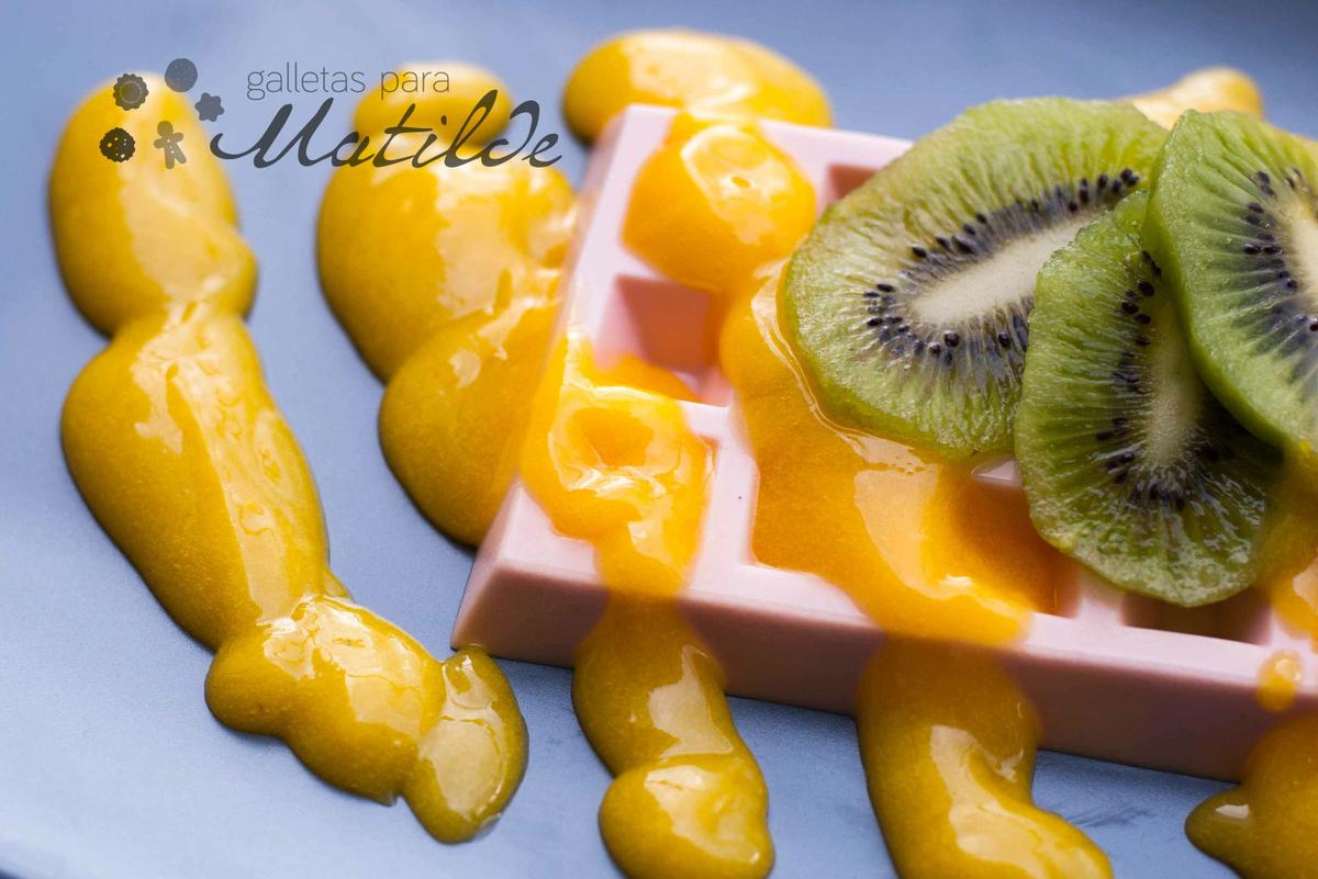 Gofres de panna cotta de fresa con lemon curd