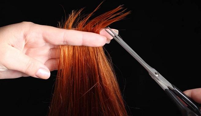 Como-cortarse-las-puntas-del-cabello-en-casa1