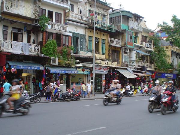 Calle comercial Hanoi, Vietnam