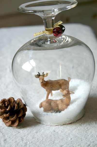 manualidad para hacer bolas de nieve caseras con copas de cristal y personajes