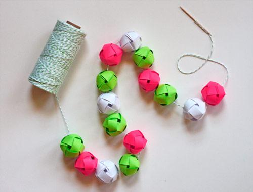 guirnalda con bolitas de papel origami