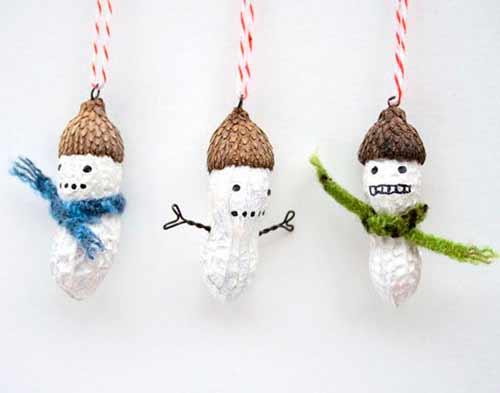 cachuetes pintados para decorar el arbol navideño