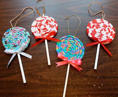 adornos para el árbol de Navidad con tela: piruletas