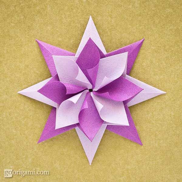 estrella de navidad hecha con papel y la téncnica de origami japones