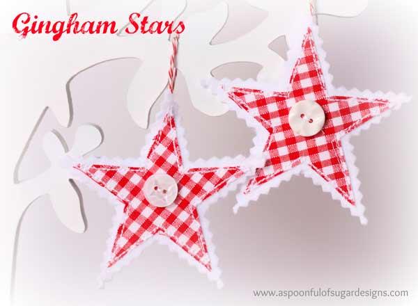 estrella navideña para colgar del árbol con papel, tela y botón