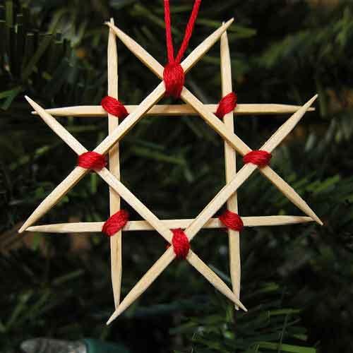 estrella de navidad hecha con palillos de madera