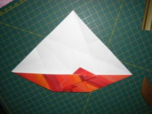 instrucción 4 para hacer una corona navideña de origami